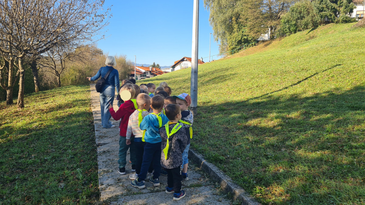 September v skupini Muce