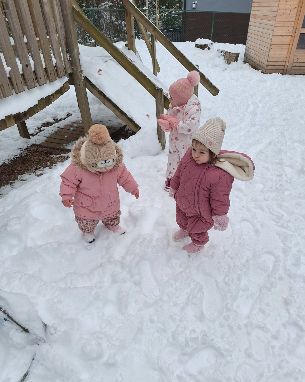 OBLAČILA IN OBUTEV- skupina Pikapolonice