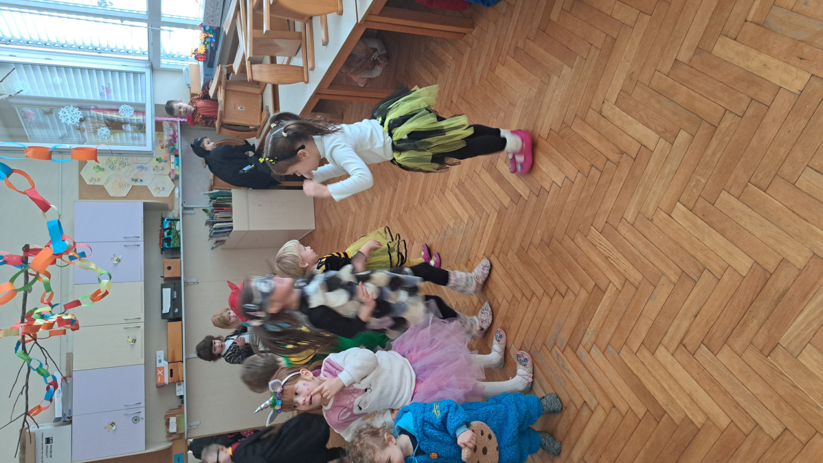 ODGNALI ZIMO, POKLICALI POPMLAD