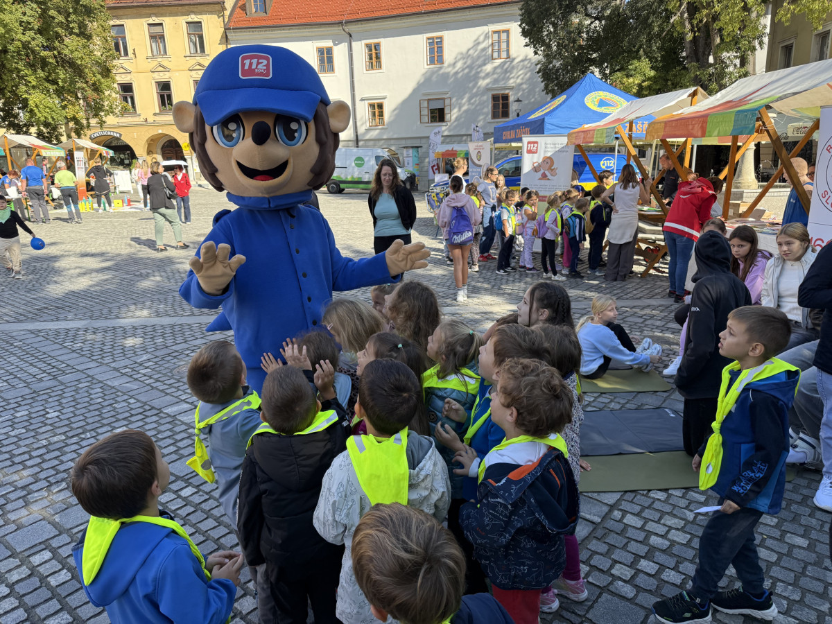 September v skupini Zajci
